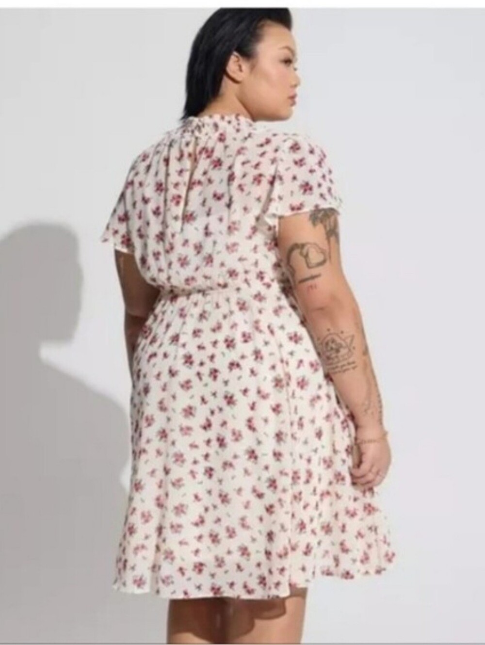 Torrid Mini Chiffon A-line Size 4XL NWT Cream Floral SkateDress with Ruffle Neck